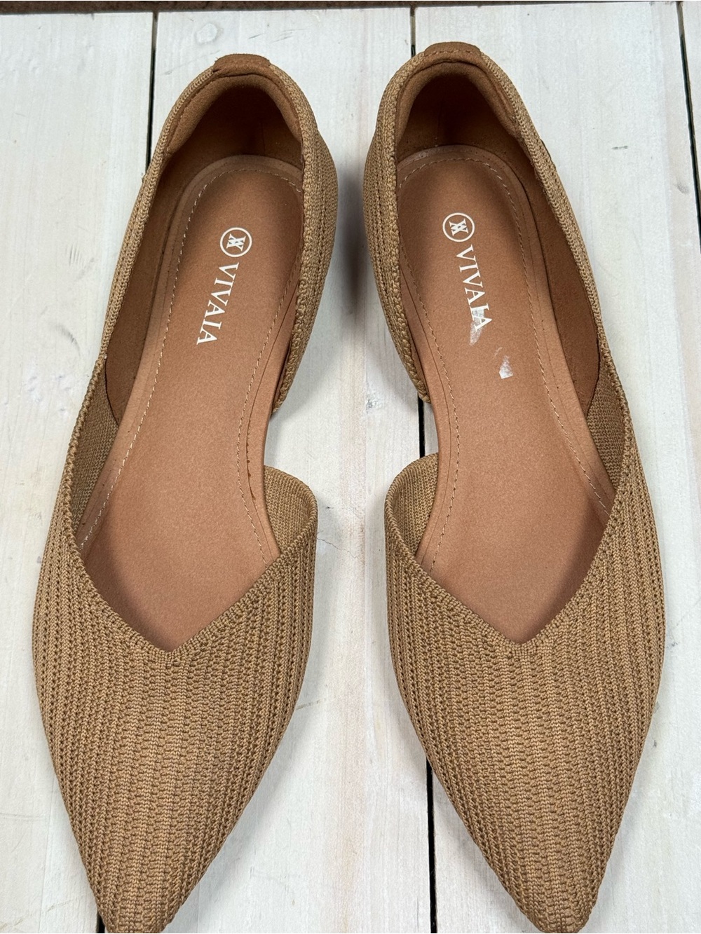 VIVAIA Women's Tan Pointed-Toe Flats
